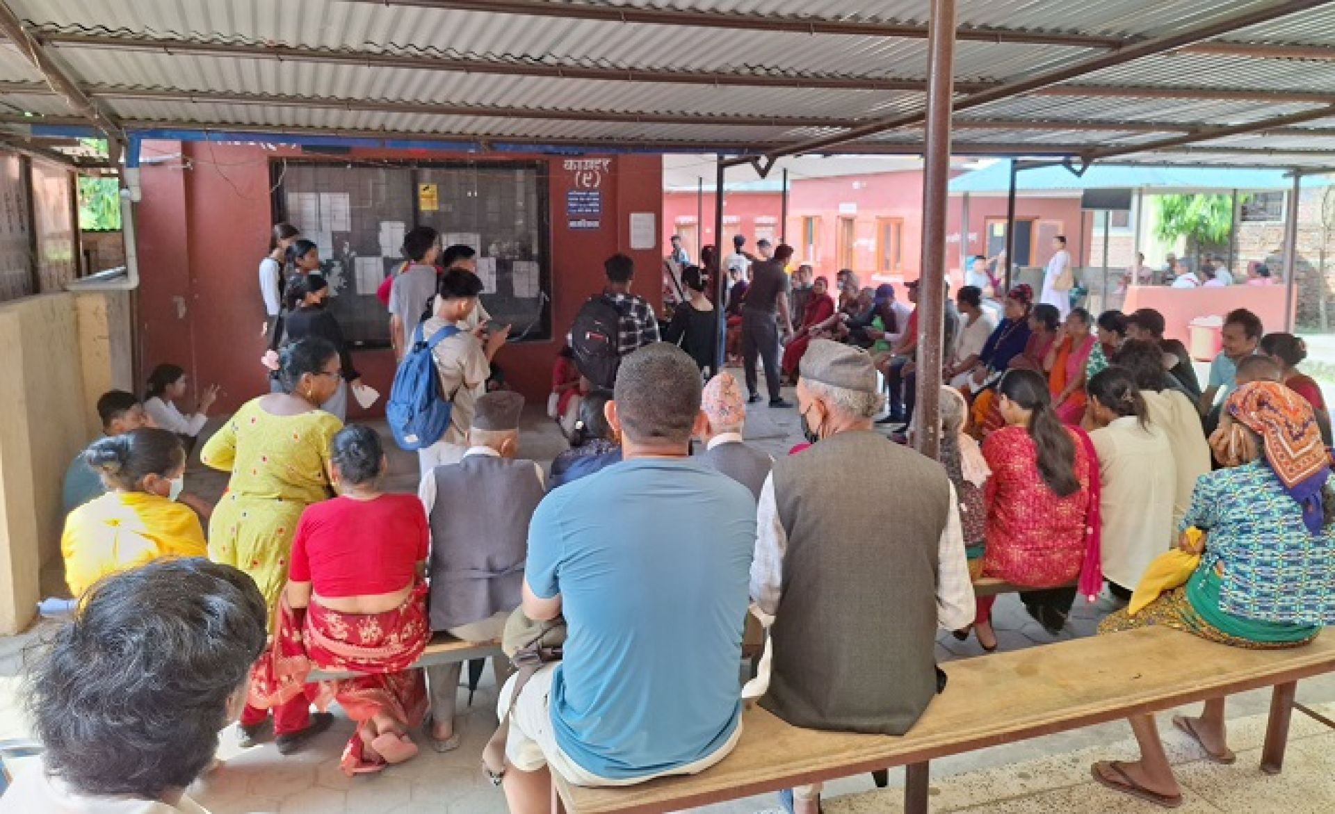 राष्ट्रिय परिचयपत्र बनाउन सास्ती, सेवाग्राहीलाई बिहान ६ बजेदेखि लाइन बस्नुपर्ने बाध्यता